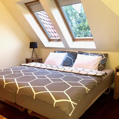 Lind Apartment *